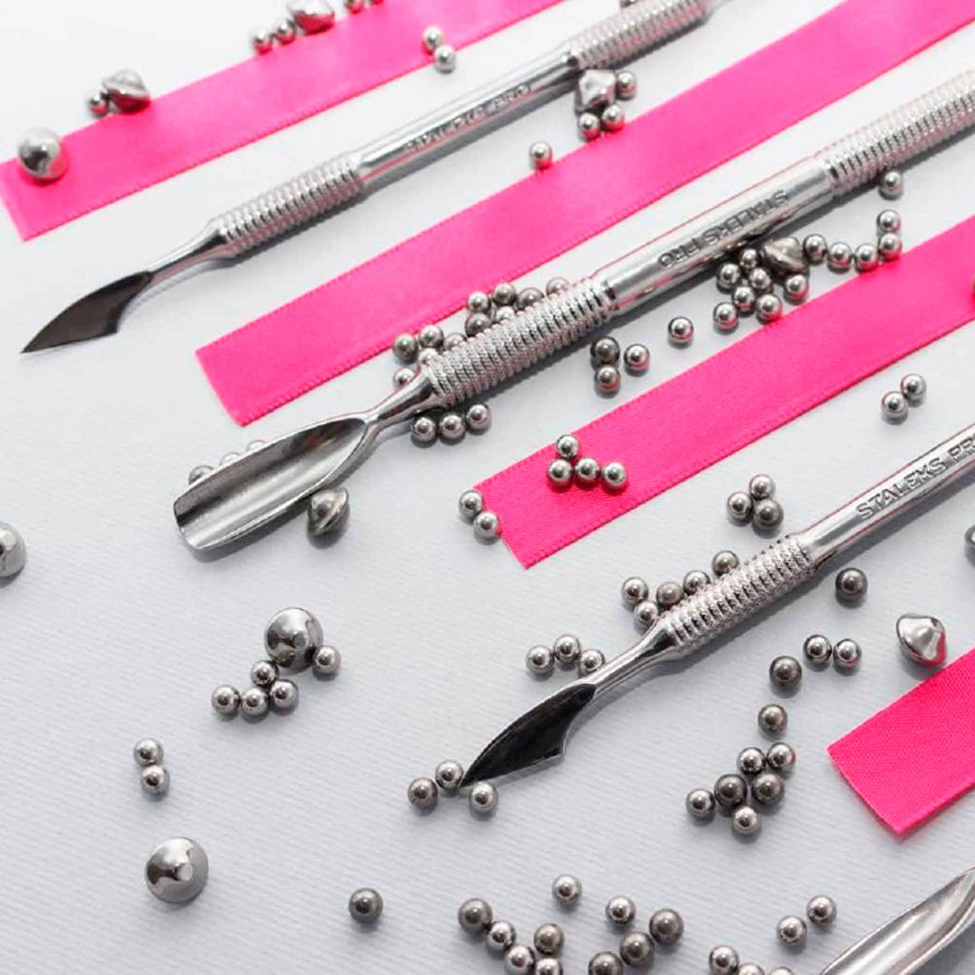 Cuticle pusher